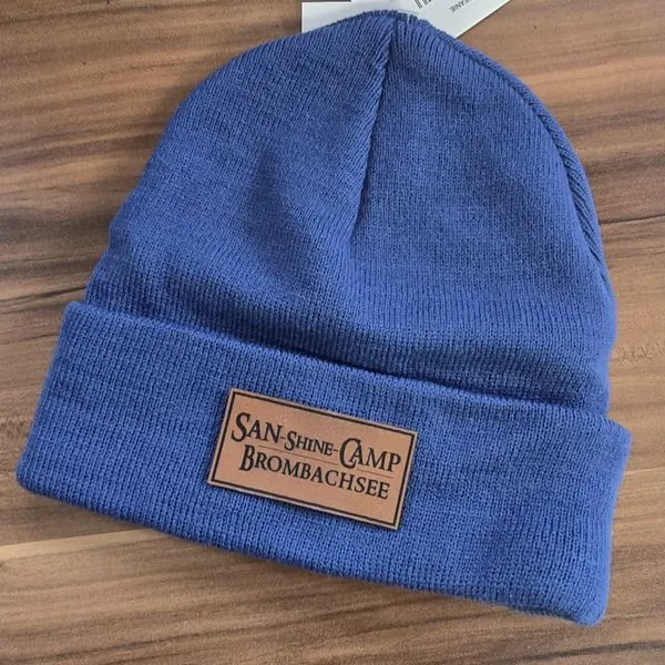 Blaue Strickmütze mit Leder-Patch San-Shine-Camp Brombachsee